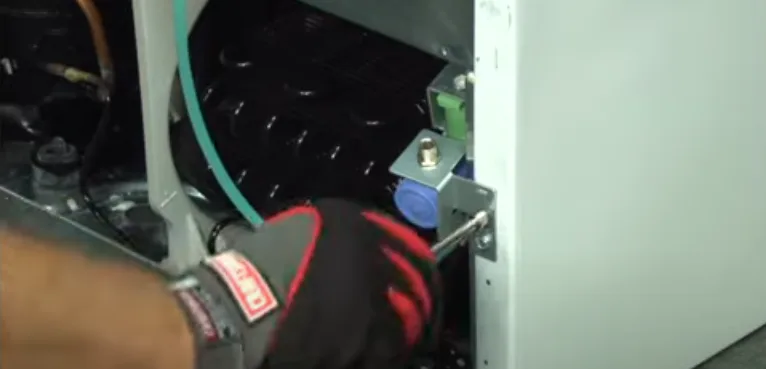 check-the-refrigerator-water-valve