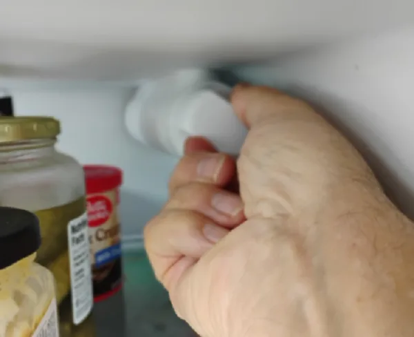 replace-the-frigidaire-refrigerator-water-filter-image