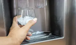 How Does a Refrigerator Ice Maker Work? A Practical Explanation from