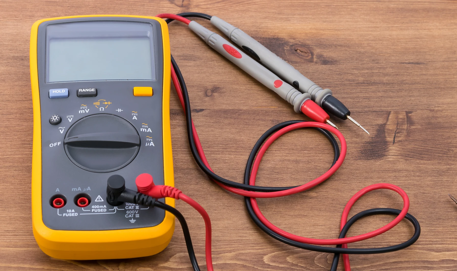 image of voltage meter for the blog article explaining how a voltage meter works